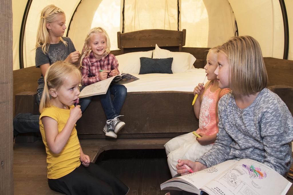 Luxury tent Conestoga Ranch Glamping 3*